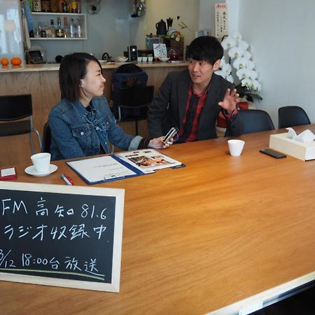 Tomarigi Hostel Cafe Bar Kōchi Exteriér fotografie